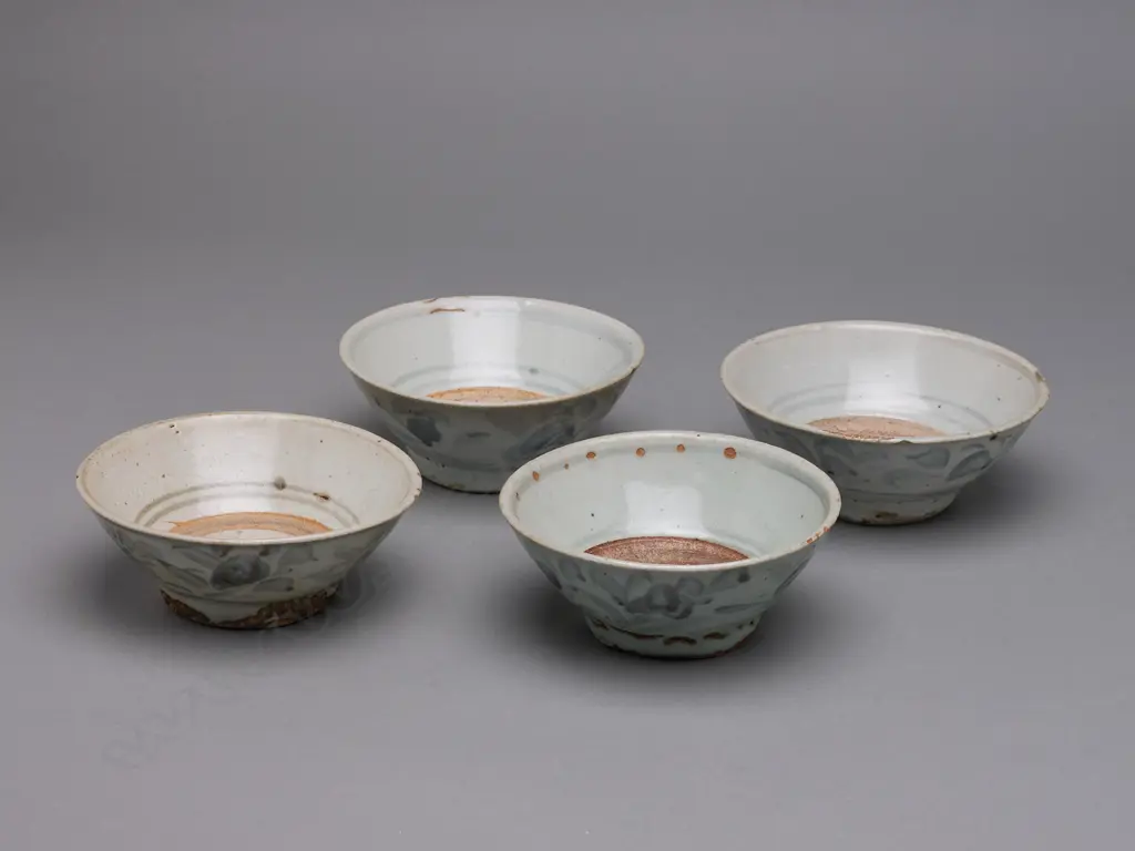 Four Vietnamese Lê period stoneware bowls, Image 1++